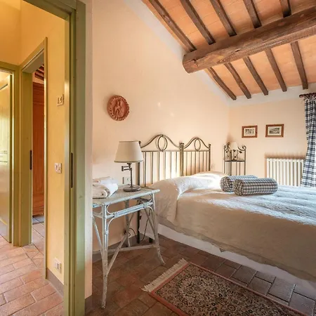 3 Bedroom Awesome In Casole dʼElsa
