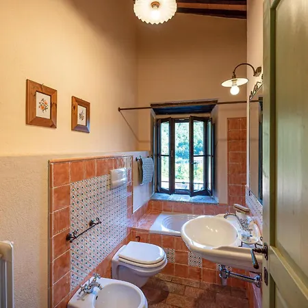 3 Bedroom Awesome In * Casole dʼElsa