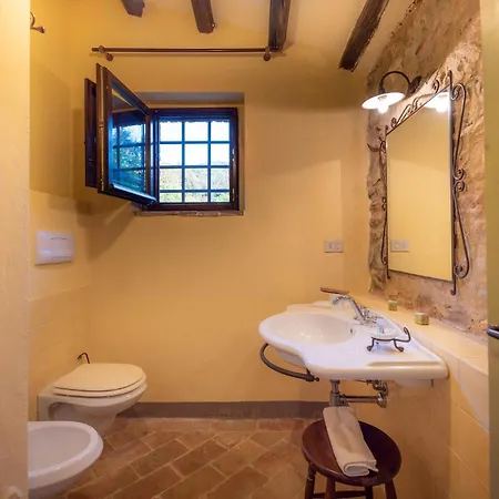 3 Bedroom Awesome In Casole dʼElsa